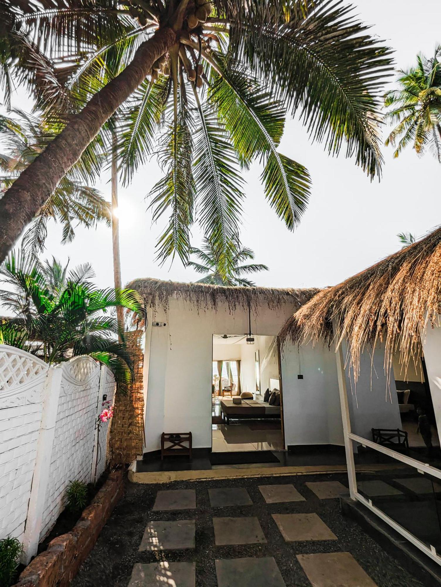 Aqua Beach Stays Ashwem Mandrem Exterior photo