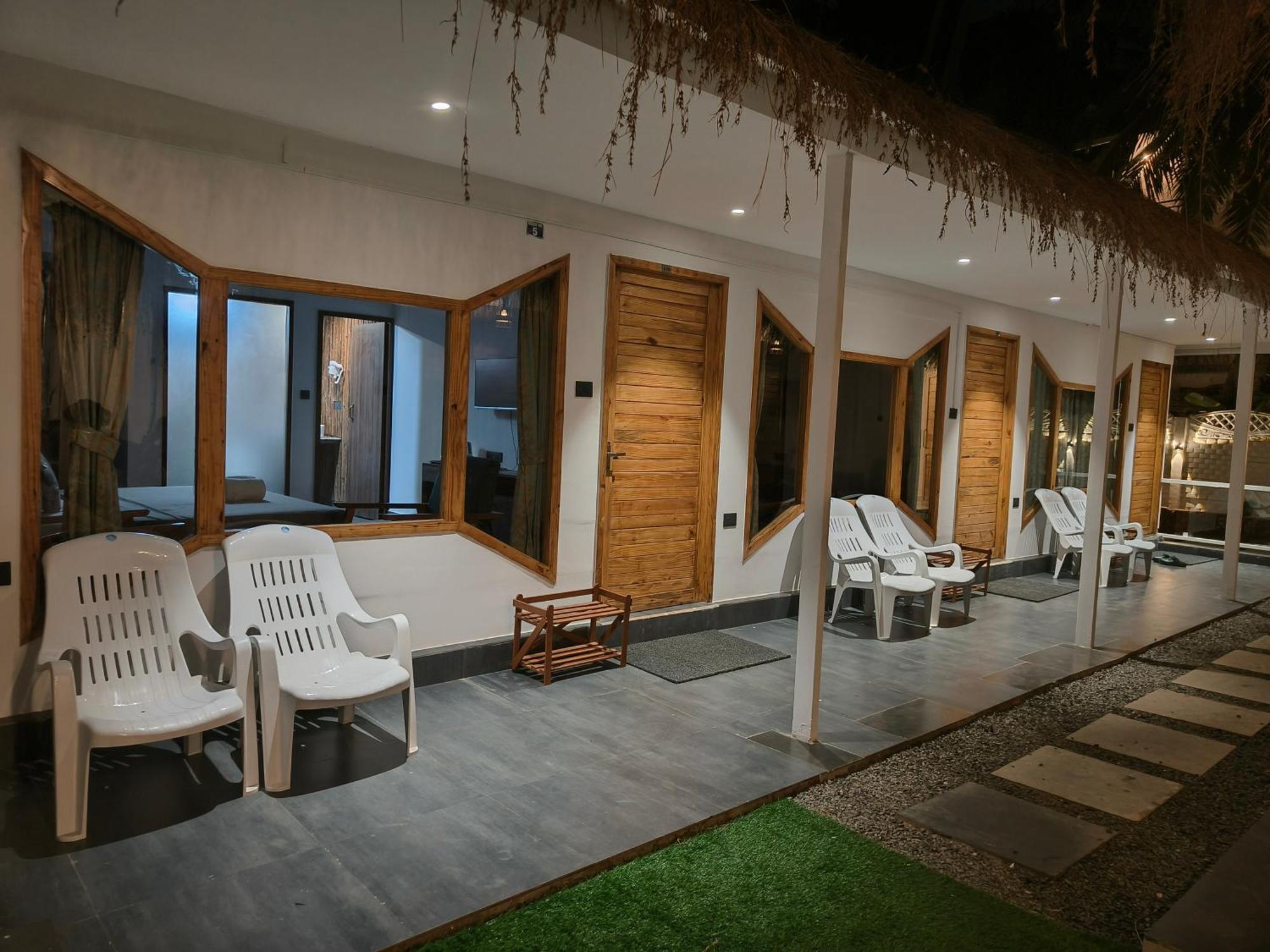 Aqua Beach Stays Ashwem Mandrem Exterior photo