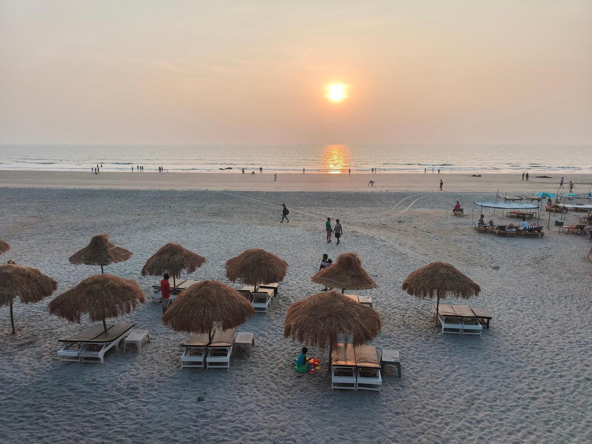 Aqua Beach Stays Ashwem Mandrem Exterior photo