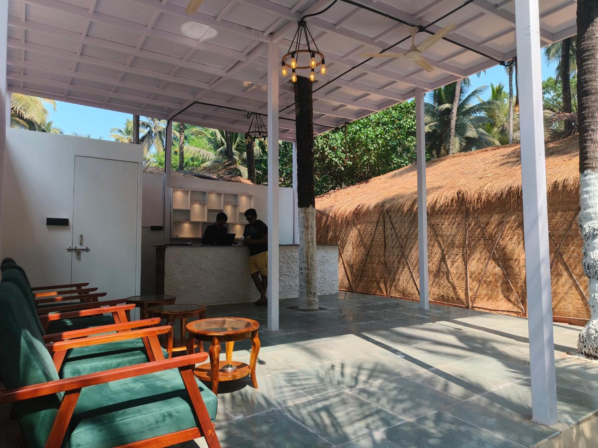 Aqua Beach Stays Ashwem Mandrem Exterior photo