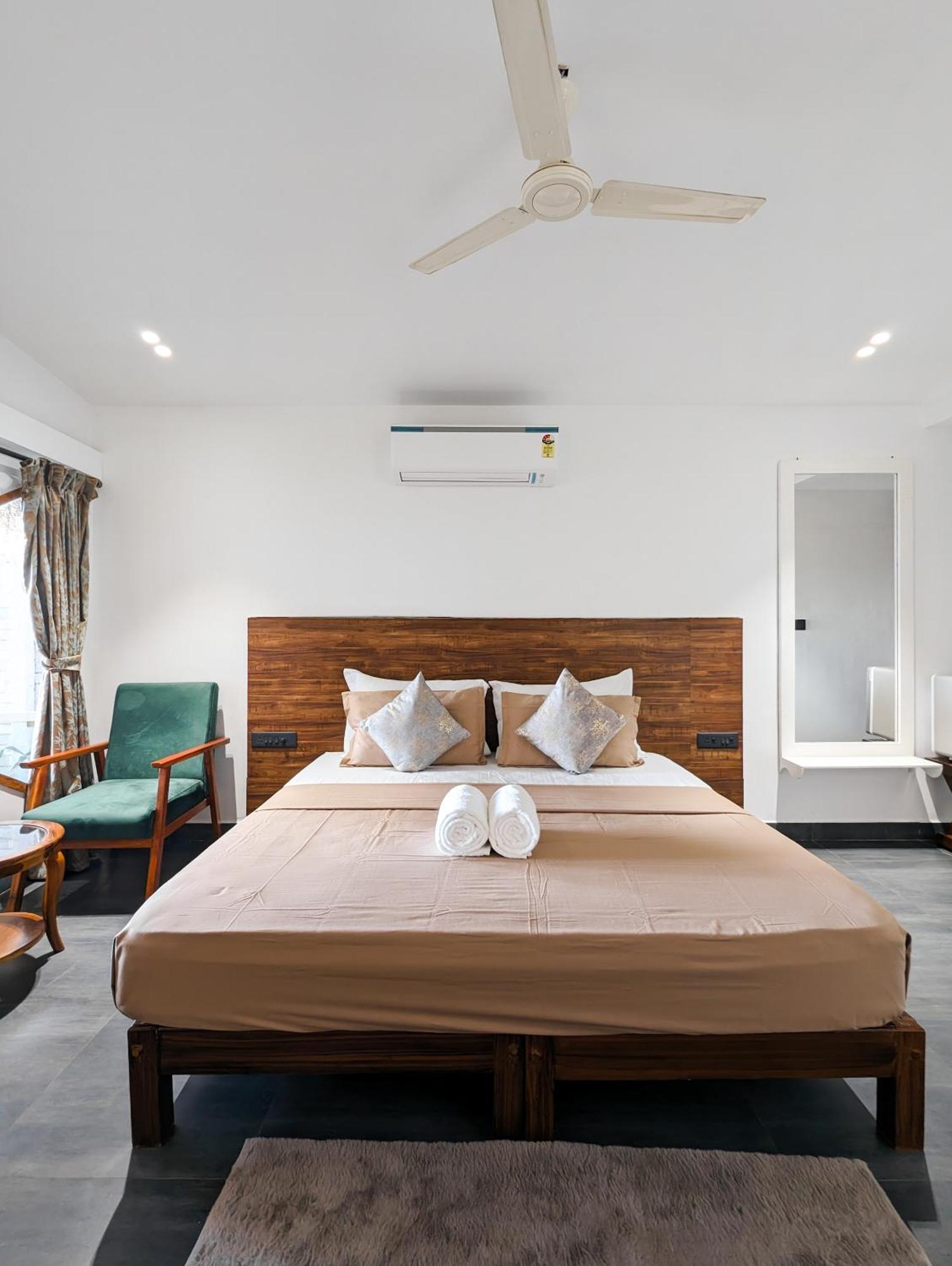 Aqua Beach Stays Ashwem Mandrem Exterior photo